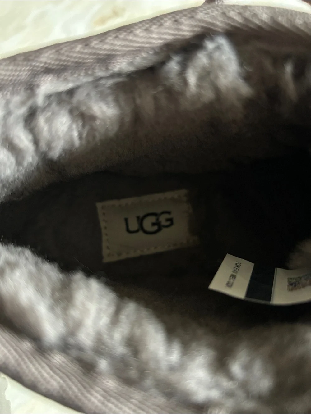 UGG Big Kids' Neumel II Gray Suede Classic Chukka Warm Lace-Up Boots Size 6 Boys
